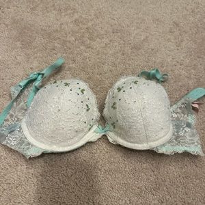 Victoria’s Secret bra